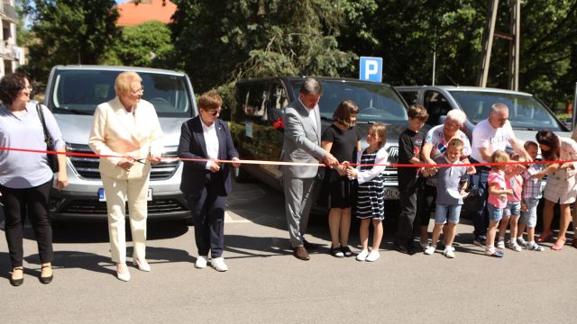 Przekazanie trzech busów