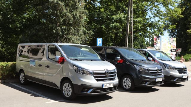 Przekazanie trzech busów