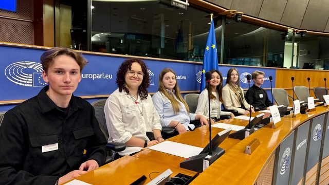 Laureaci Euroquizu w Brukseli