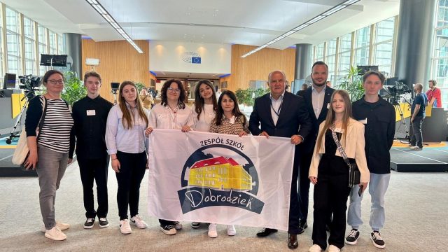 Laureaci Euroquizu w Brukseli