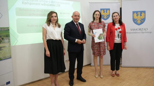 Wręczenie umów beneficjentom LGD