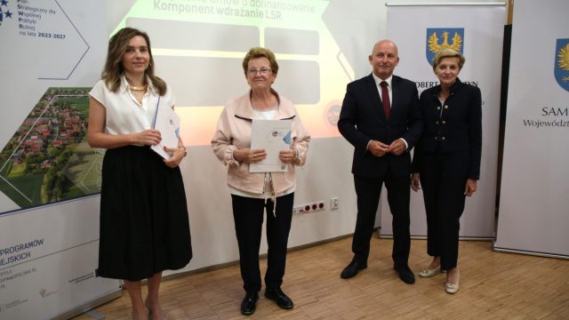 Wręczenie umów beneficjentom LGD