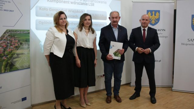 Wręczenie umów beneficjentom LGD