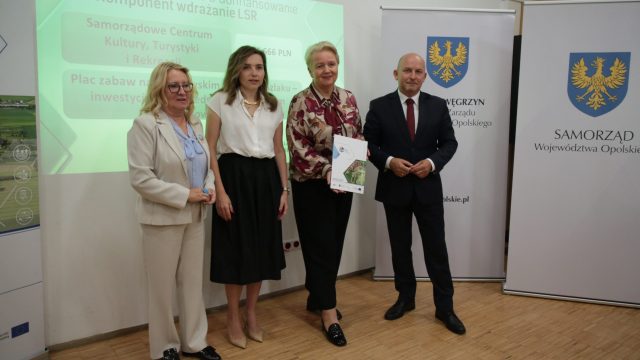 Wręczenie umów beneficjentom LGD