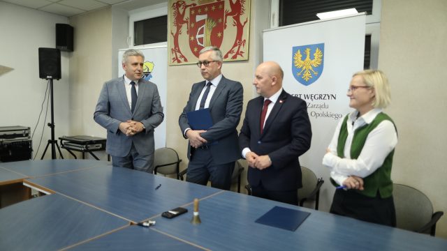 Podpisanie umowy na projekt drogi