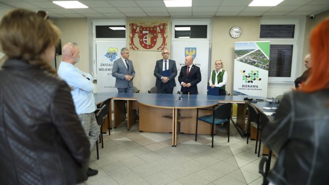 Podpisanie umowy na projekt drogi