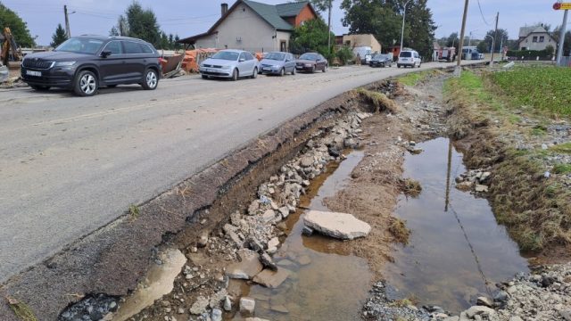 Umowa na odbudowę drogi w Branicach