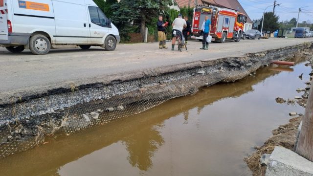 Umowa na odbudowę drogi w Branicach