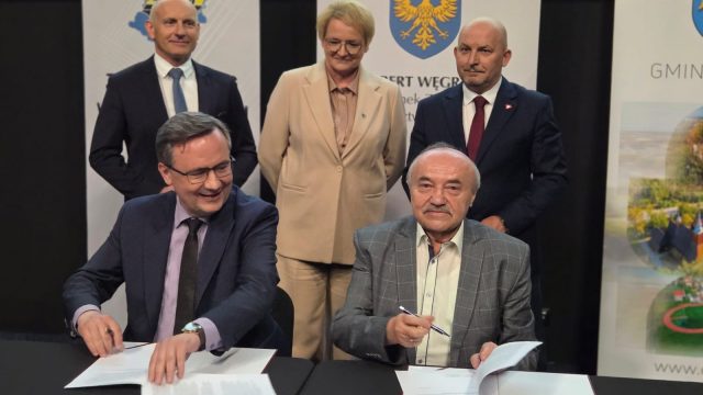 Umowa na drogę w Łowoszowie