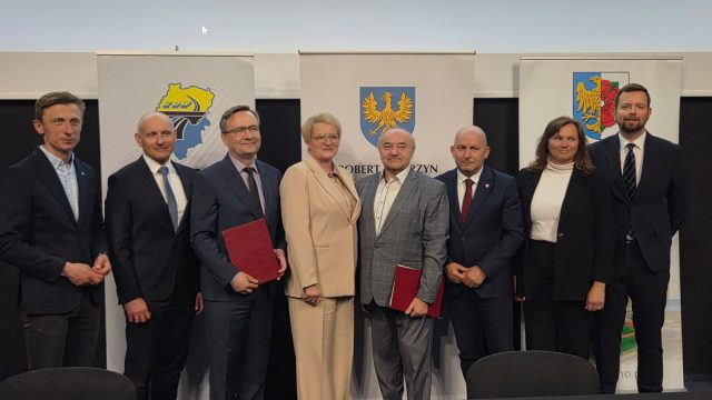 Umowa na drogę w Łowoszowie
